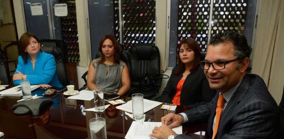 Denisse Fondeur, Katty Cepeda, Banahí Tavárez y Alberto Cruz durante su visita al Listín Diario.