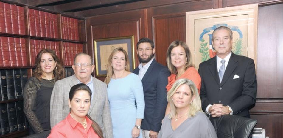 Joana Troncoso, Claudia Cáceres, Ramón Cáceres Troncoso, Ana Isabel Cáceres, José Antonio Rodríguez, Desirée de Boyrie Troncoso, Jesús María Troncoso y María J. Félix Troncoso.