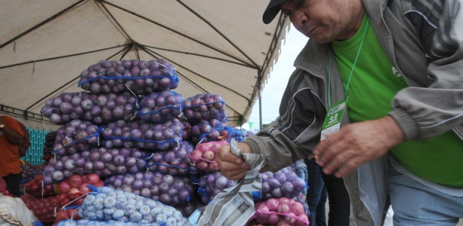 Razones. Federación de Campesinos Banilejos (Fecaba) asegura que en diciembre y enero entrarán al mercado las producciones de cebolla del valle de San Juan, Peravia, Duvergé, Neiba, Azua, Ocoa, Palenque y Hatillo.