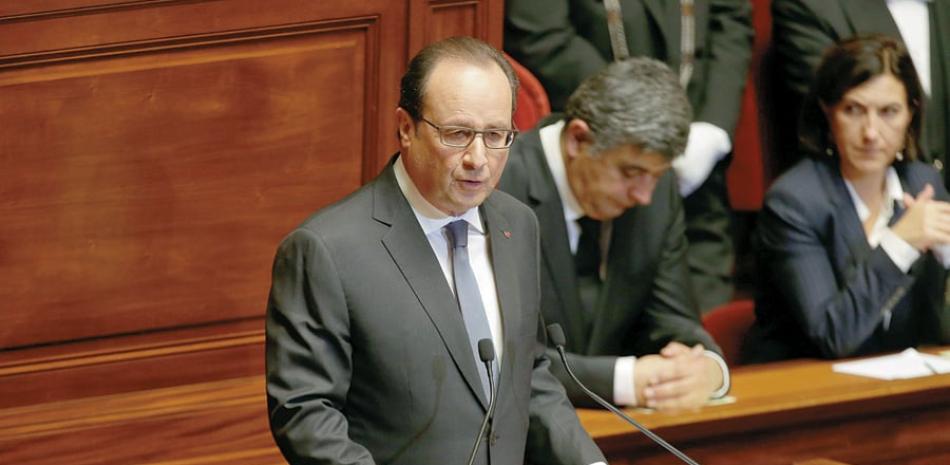 Disertación. El presidente francés François Hollande durante su discurso ayer ante los parlamentarios de las dos cámaras legislativas del país reunidas en Congreso extraordinario en Versalles, Francia.