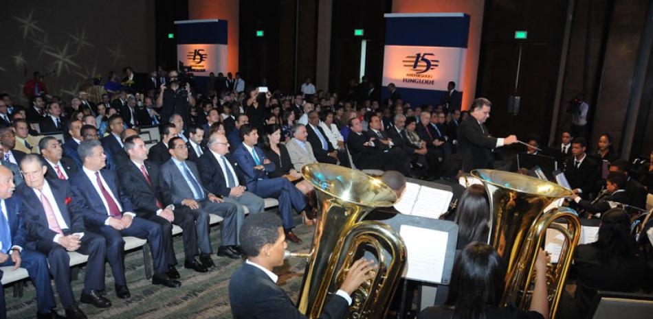 La música. El presidente fundador de Funglode compartió con colaboradores, donantes y asociados, quienes se deleitaron con un concierto de la Orquesta Dominicana de Vientos, banda sinfónica.