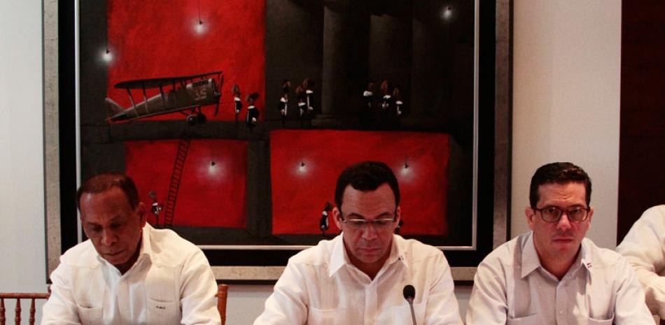 Controversia. Andrés Navarro participó en un consejo de cancilleres convocado de urgencia en El Salvador.