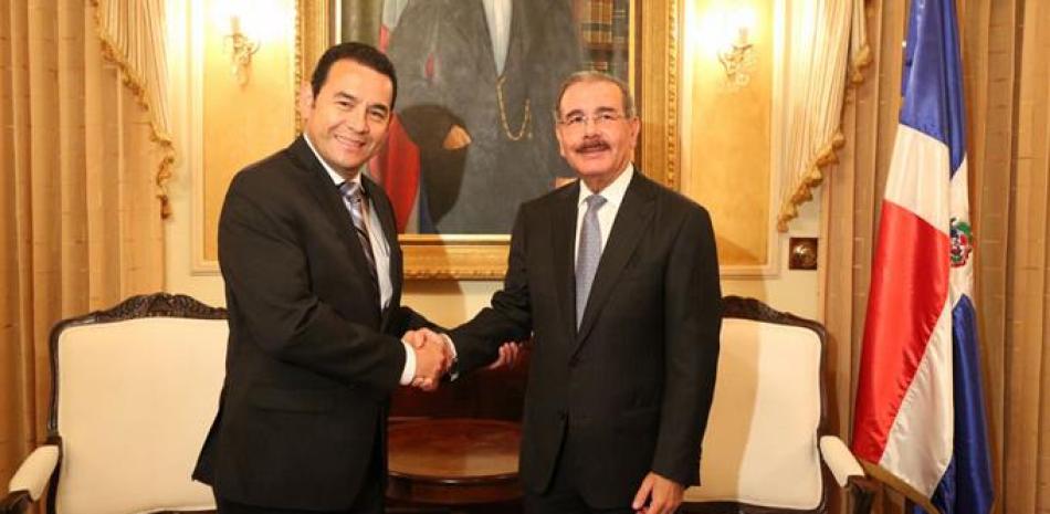 Visita de cortesía. El presidente Danilo Medina recibió anoche en el Palacio Nacional al Presidente electo de Guatemala, Jimmy Morales.