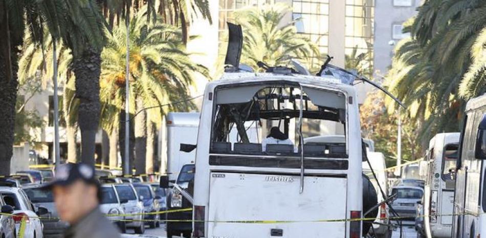 Terror. Foto tomada el 25 de noviembre del 2015 del autobús que fue blanco del atentado en Túnez el día anterior.