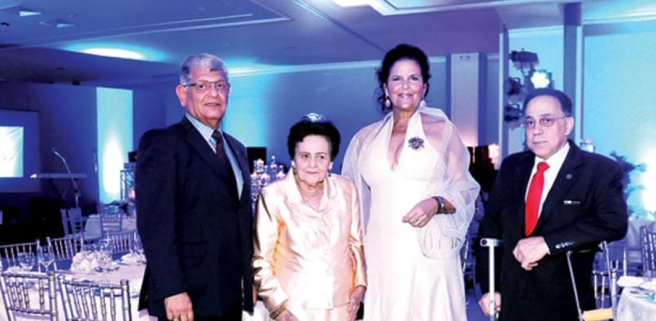 Jaime Fernández, Mery Pérez de Marranzini, Sonia Villanueva y Celso Marranzini.