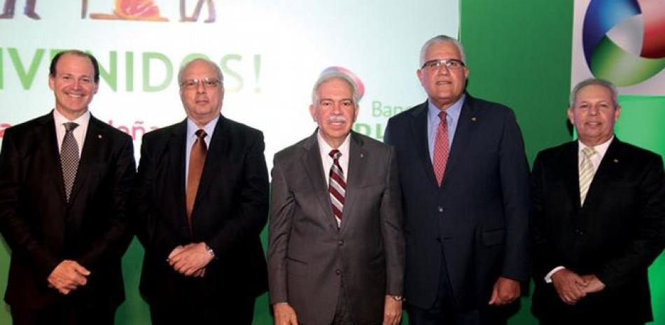 Carlos Guillermo León, Jaime Sued, Luis Molina Achécar, Luis Lembert y José Manuel Santos.