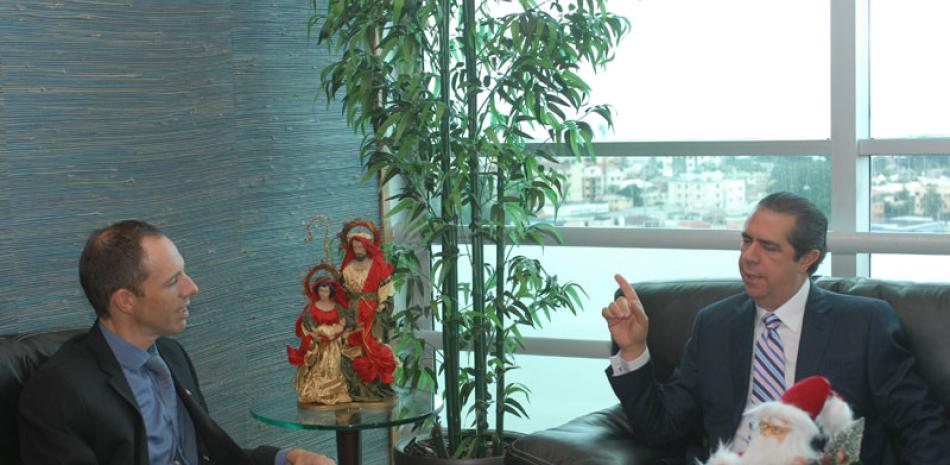 Encuentro. A la izquierda, el embajador de Canadá en el país, Steve Cote, y a la derecha el ministro Francisco Javier García.