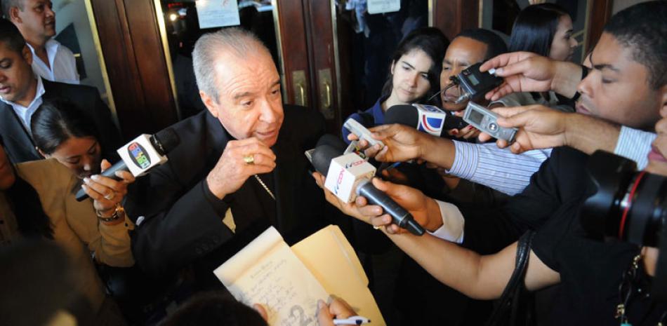 Purpurado. El cardenal Nicolás de Jesús López Rodríguez responde a preguntas de periodistas.