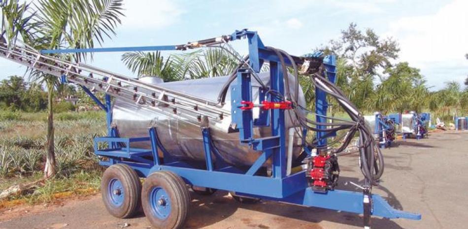 Dato. Esta máquina permite irrigar las plantaciones de piña.