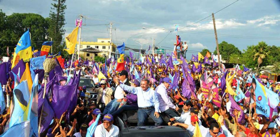 El presidente Danilo Medina en una marcha-caravana de la coalición que respalda sus aspiraciones a la reelección.