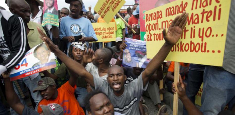 Crisis. Haitianos protestan en una reciente manifestación en Puerto Príncipe.