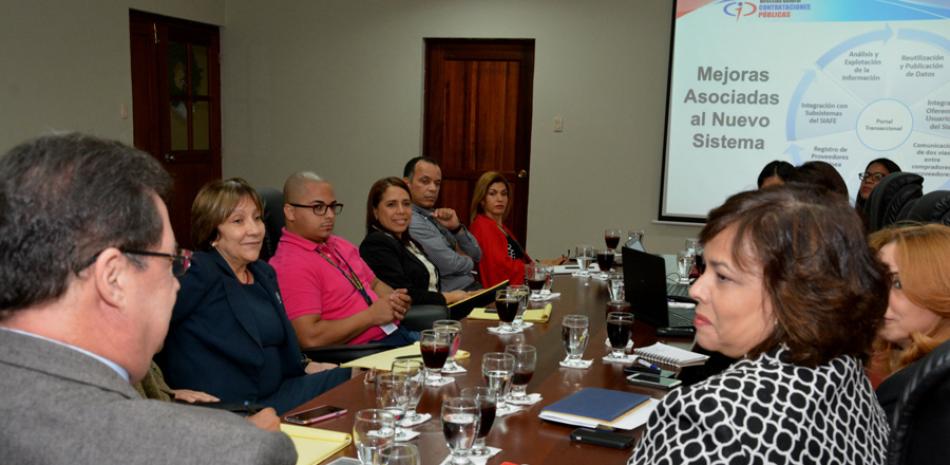 Presentación. La directora general de Contrataciones Públicas, Yokasta Guzmán, presentó el proyecto a miembros de la Digepep.