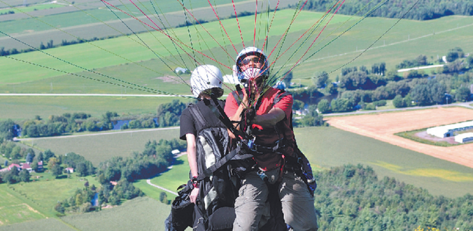 Experiencia. Los instructores destacan que los jóvenes son los más aventureros y los que intentan volar para vencer sus miedos.