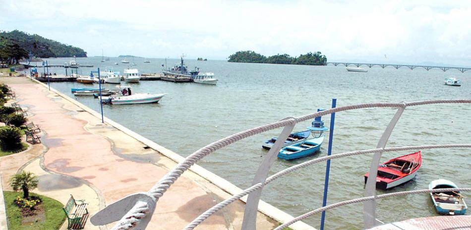La construcción de dos embarcaderos en Sabana de la Mar y Samaná, que unirán la Costa Norte con la región Este, serán usados para el transporte de pasajeros y vehículos.