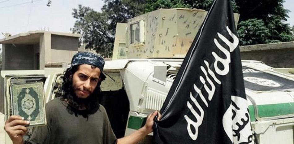Esta foto sin fecha disponible en la revista en inglés del grupo extremista Estado Islámico, Dabiq, muestra a Abdelhamid Abaaoud.