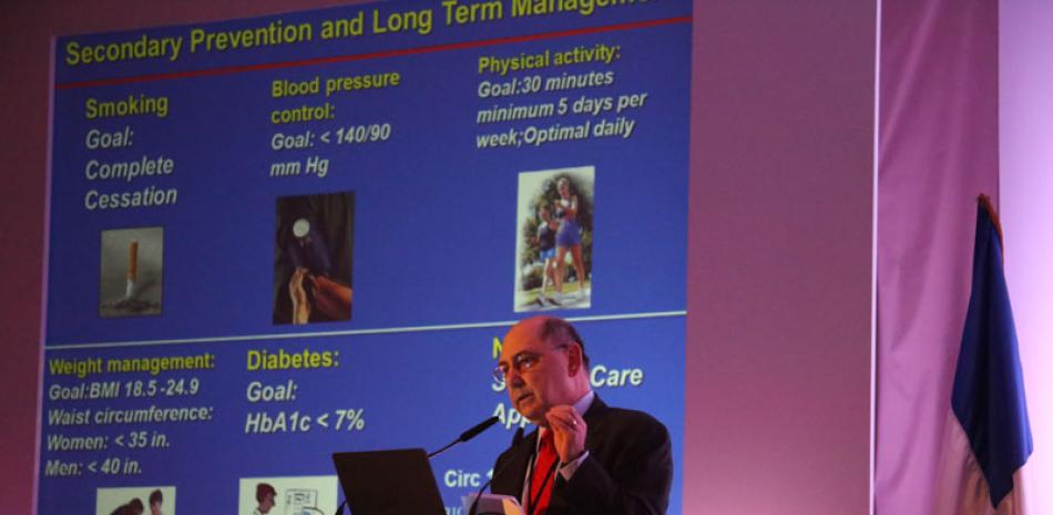 El doctor Elliott Antman, presidente de la American Heart Association 2015, durante su participación en el Congreso.