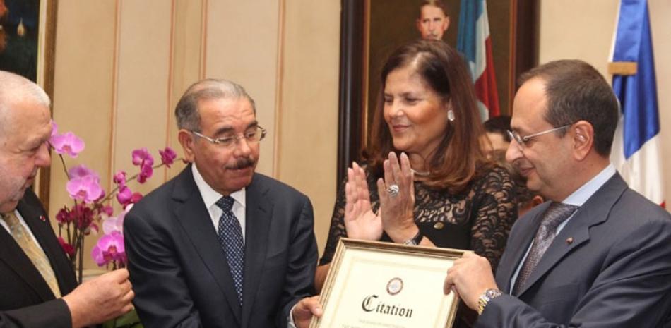 Acto. El reconocimiento a Danilo Medina estuvo encabezado por el presidente de FICAC Aykut Eken, y Sonia Villanueva de Brouwer.