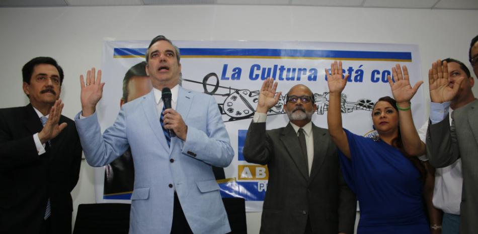 Candidato. Luis Abinader recibe apoyo de movimiento cultural.