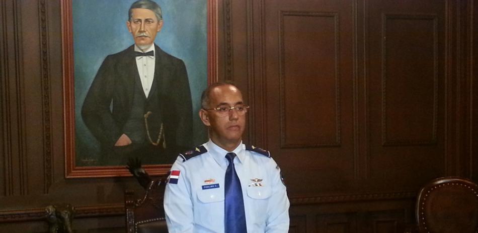 Rueda de prensa. El general de brigada Miguel Paulino Espinal, aseguró que pueden haber sanciones disciplinarias y hasta expulsión de la institución.