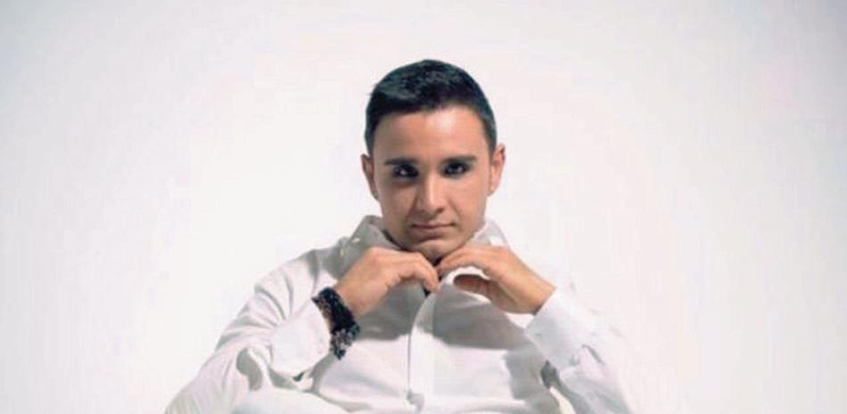 Artista. Iván Costa promueve un disco a ritmo de bachata.