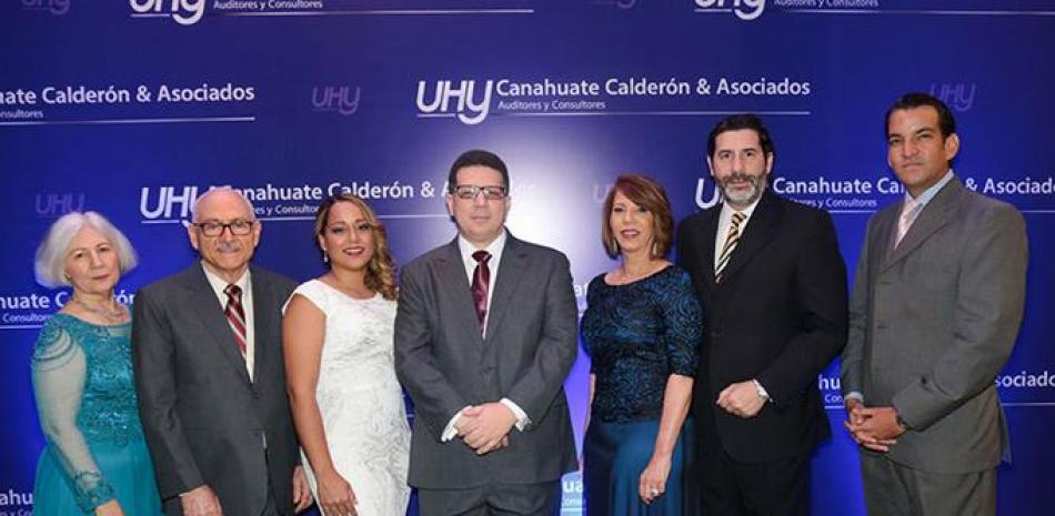 Josefa Camacho de Canahuate, Francisco Canahuate, Nathalie Meléndez de Canahuate, Francisco Canahuate, Arabellis Calderón, Roberto Macho y Pedwar Castillo.