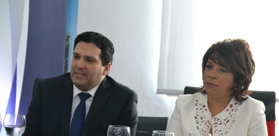 Ejecutivos. Manuel Castillo, presidente de la APB y Clara González, directora ejecutiva de la organización.