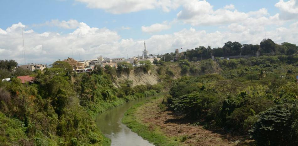 Se estima que la ciudad de Santiago aporta al Yaque del Norte tres metros cúbicos por segundo de residuos contaminantes.