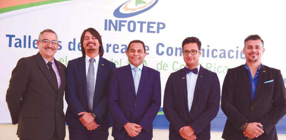 El director general del INFOTEP, Rafael Ovalles, junto a los expertos del INA de Costa Rica.