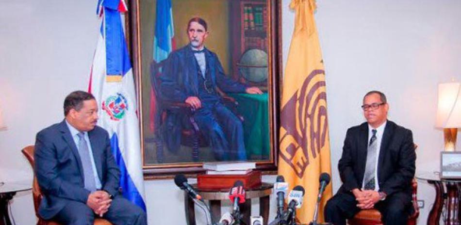 Encuentro. Roberto Rosario, presidente de la JCE, recibió ayer la visita del presidente del CODUE, Fidel Lorenzo.
