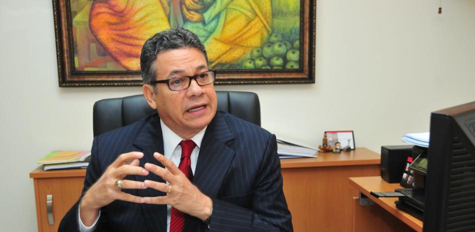 Entrevista. El director general del INDOCAL, Manuel Guerrero, durante la entrevista concedida en su despacho.
