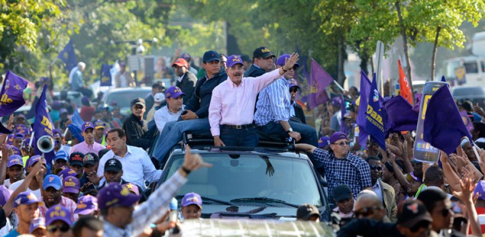 Danilo encabeza marcha caravana en sectores del DN