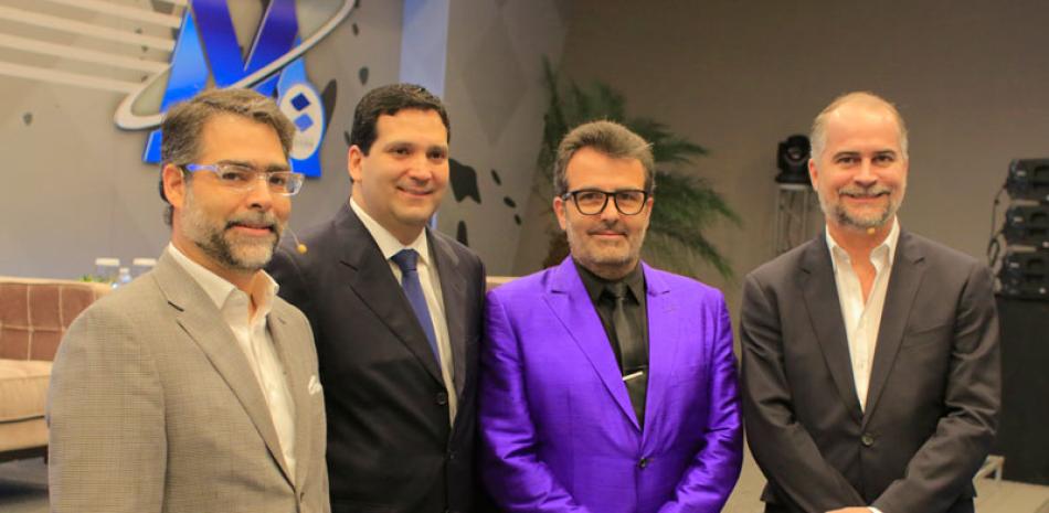 Participantes. Ernesto Selman,Manuel Castillo,Xavier Sala i Martín y Alejandro Fenández W. durante el foro.