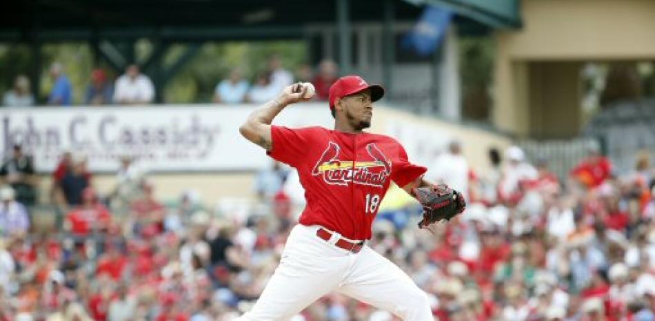 Carlos Martínez realiza un pitcheo al pentágono durante sy gran faena de ayer.