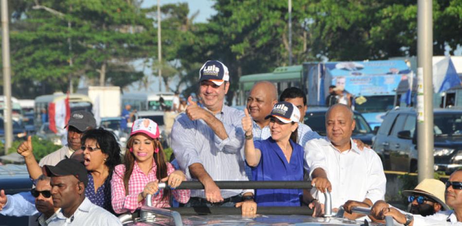 Campaña. A su llegada al país, ayer, Luis Abinader fue recibido por una caravana de vehículos que partió del aeropuerto Las Américas y recorrió distintos puntos de la provincia Santo Domingo y el Distrito Nacional.