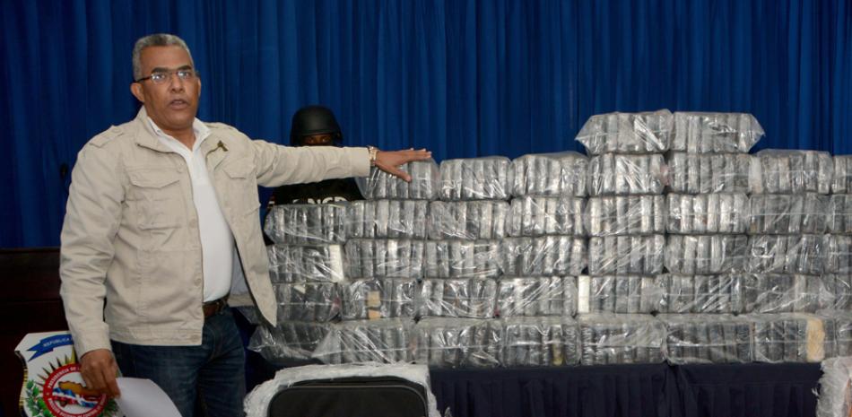 El 24 de marzo de este año, los organismos antinarcóticos e investigación del Estado se incautaron de un alijo de 359 kilos de cocaína en el aeropuerto de La Romana, apresando en la ocasión a cinco venezolanos que trajeron el cargamento al país a bordo de un avión.