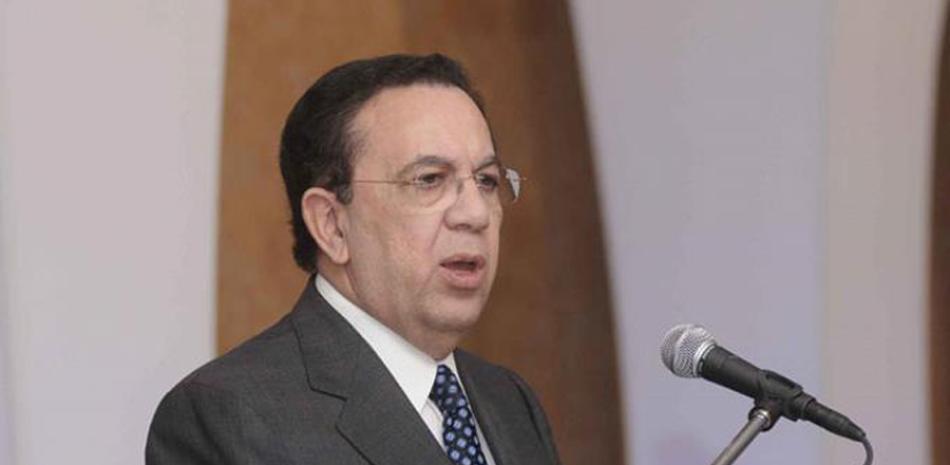 Reunión. El gobernador Héctor Valdez Albizu, representa al país.