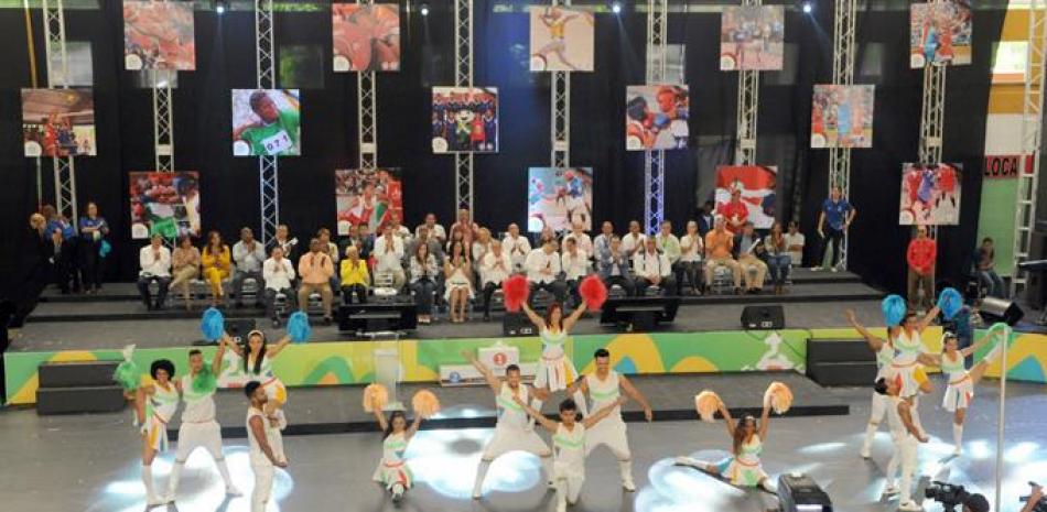Espectáculo. Un ambiente festivo sirvió como marco para ponerle punto final a los Juegos Deportivos Escolares Espaillat 2006.