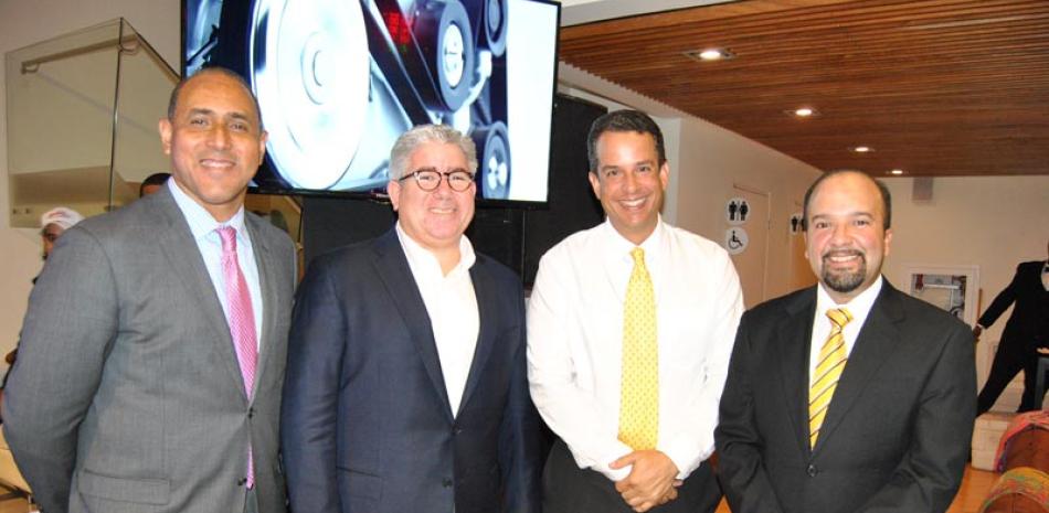 Ejecutivos. Diego Campo, Gustavo --Kiko-- Cabrera, José Ricardo Leroux y Diego Almonte en un aparte de la conferencia de prensa realizada ayer en los salones de Volvo Dominicana.