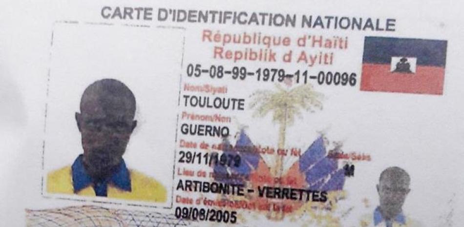 La foto del sospechoso. Esta es la foto de la cédula del nacional haitiano de quien se sospecha ultimó a la víctima para despojarla del contenido de una caja fuerte, que intentó abrir y no pudo.