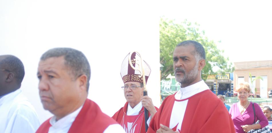 Ceremonia religiosa. El obispo Nicanor Peña ofició una misa con motivo del día de la Santísima Cruz, en la iglesia de El Seibo.