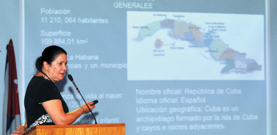 Exposición. Celia Labora Rodríguez dictó una conferencia magistral sobre "Relaciones Comerciales Dominico-Cubana".