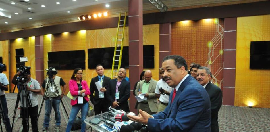 Votación. Roberto Rosario dio seguridades al pueblo de que las elecciones serán libres y que su voluntad será respetada.