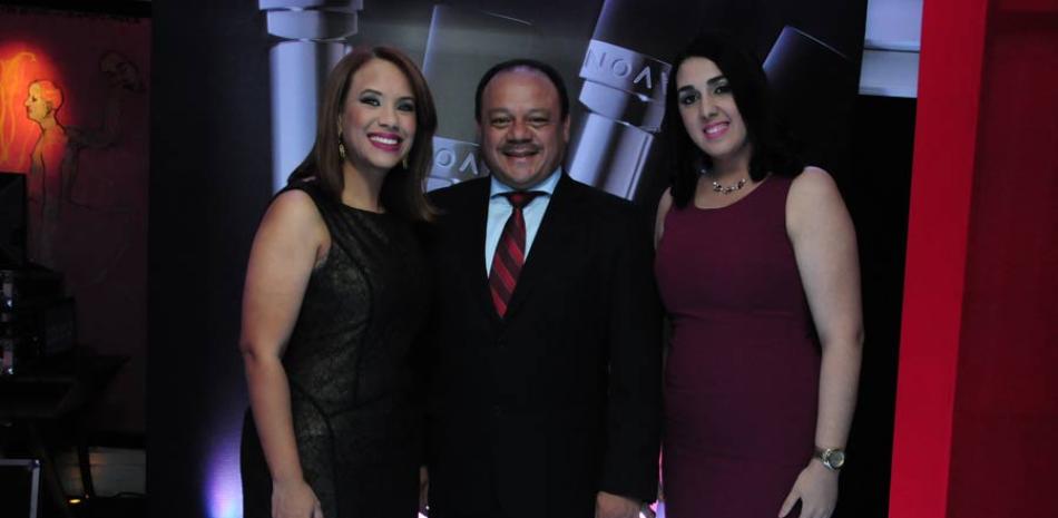 Catherine Vásquez, Manfred Castillo y Sandy Martínez.