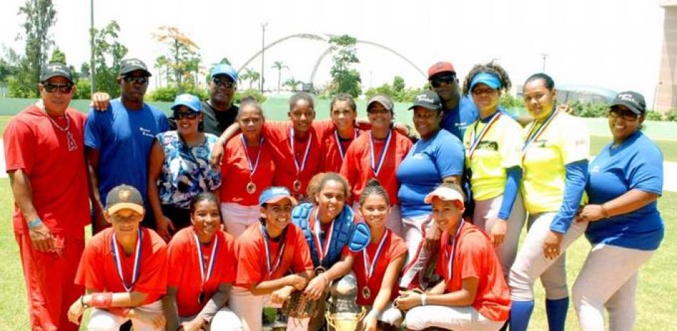 Integrantes de Santiago que recientemente conquistó el torneo femenino.