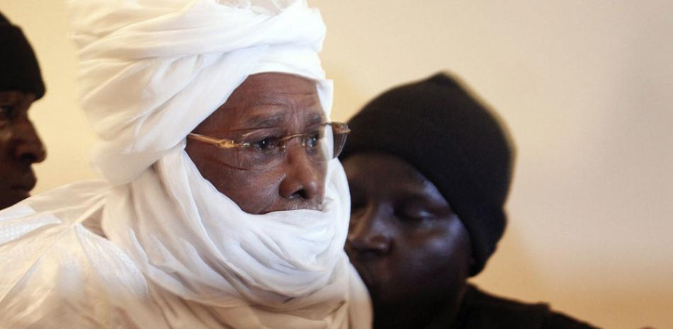 Fotografía de archivo tomada el 20/07/2015 del exdictador chadiano Hissène Habré que fue condenado hoy a cadena perpetua tras ser declarado culpable de crímenes contra la humanidad por ordenar decenas de miles de asesinatos políticos y torturas durante su mandato (1982-1990). EFE