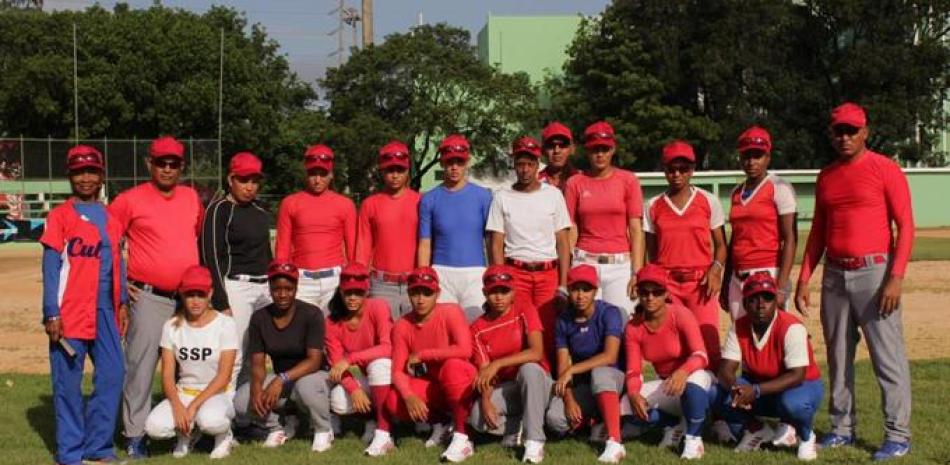 Miembros de la selección de Cuba que participará en la Copa Internacional de Béisbol Femenino.