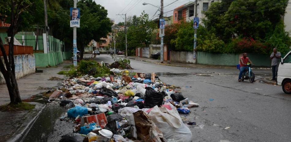 Aseo urbano. La acumulación de desechos sólidos tanto en los municipios de la provincia Santo Domingo y del DN.