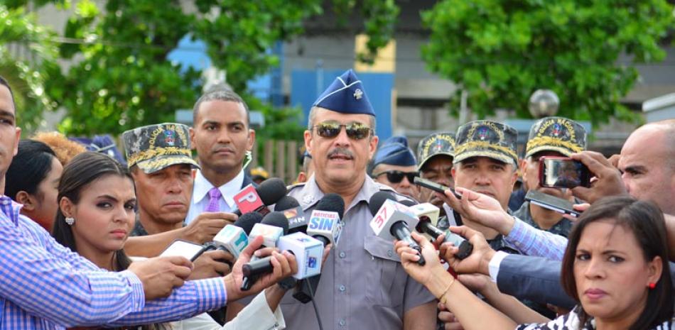 Anuncio. El jefe de la Policía Nacional, mayor general Nelson Peguero Paredes, anunció que tomará nuevas medidas respecto a los delincuentes que andan atracando en motocicletas.