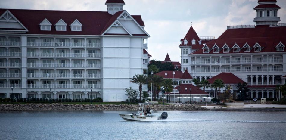 Autoridades buscaban hoy, miércoles 15 de junio de 2016, cerca al Grand Floridian Resort & Spa de Walt Disney World Resort en Orlando, Florida (Estados Unidos), el niño atacado por un caimán en el lugar.