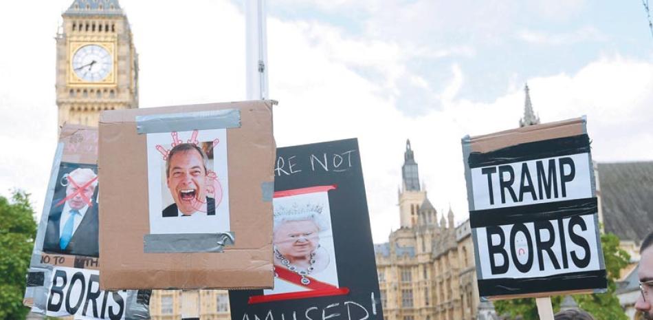 Protesta. Varios manifestantes que apoyan la permanencia del Reino Unido en la Unión Europea se reúnen delante del Parlamento británico y de la residencia del primer ministro, David Cameron.